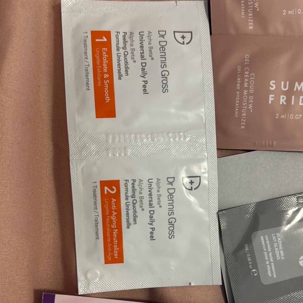 Assorted Skincare Sample Set - Picture 3 of 9
